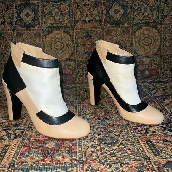 CHANEL 3 Tone boot - Picture 3 of 10